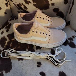 Light pink Van's 6.5